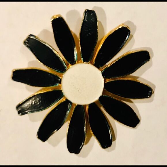 Vintage 70s Daisy Brooch Black and White Jewelry - Picture 1 of 6
